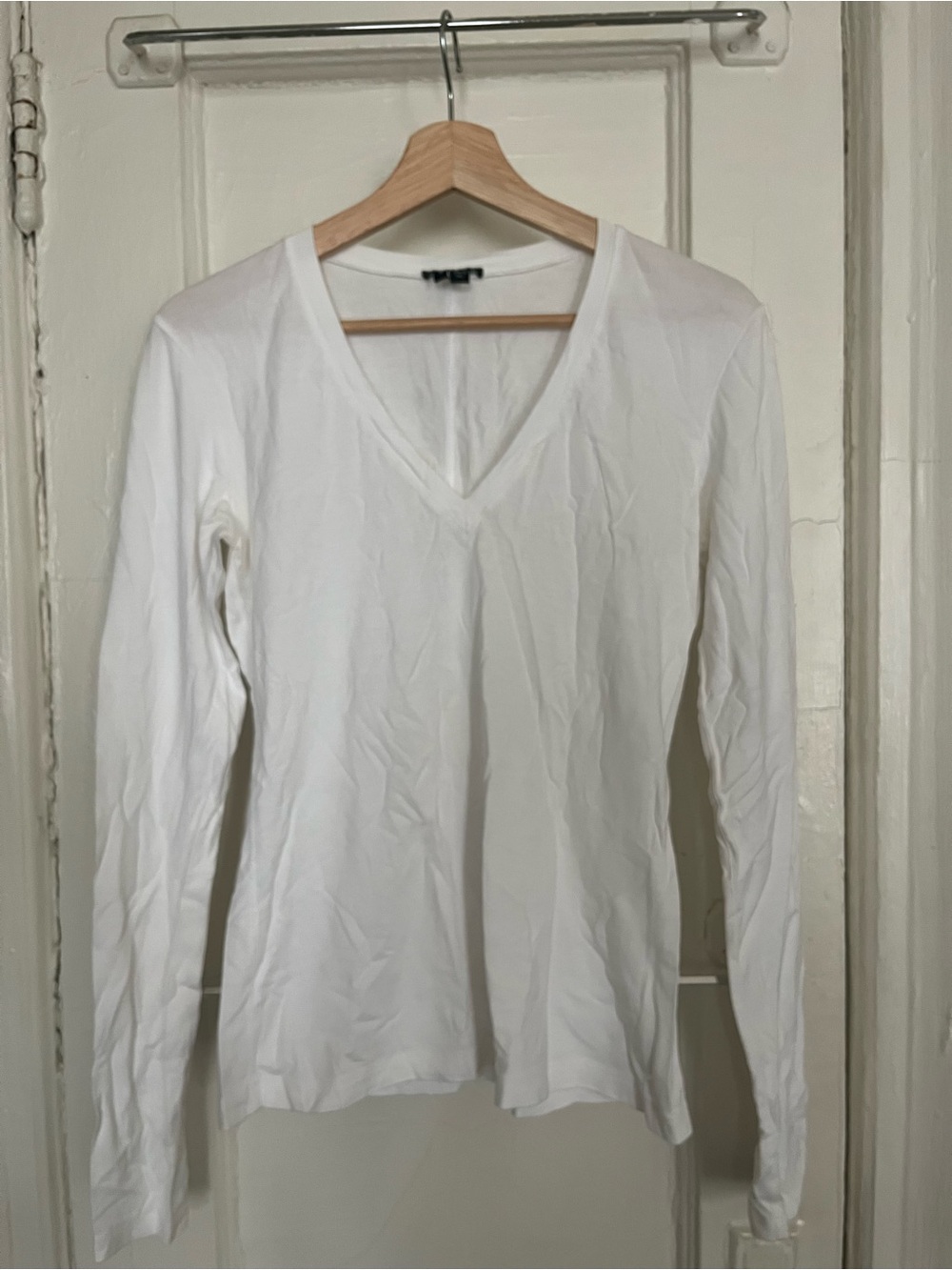 Theory White V-Neck Long Sleeve T-Shirt